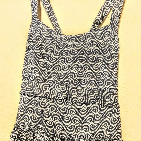 3/$15 BANANA REPUBLIC 100% Silk sleeveless blouse - Picture 3 of 7